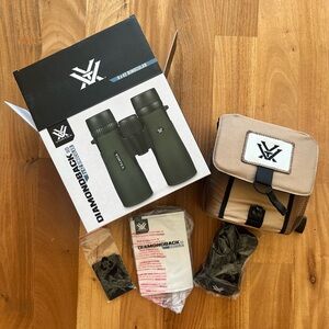 New unused in box Vortex Optics Glasspak binocular brown bag & chest harness